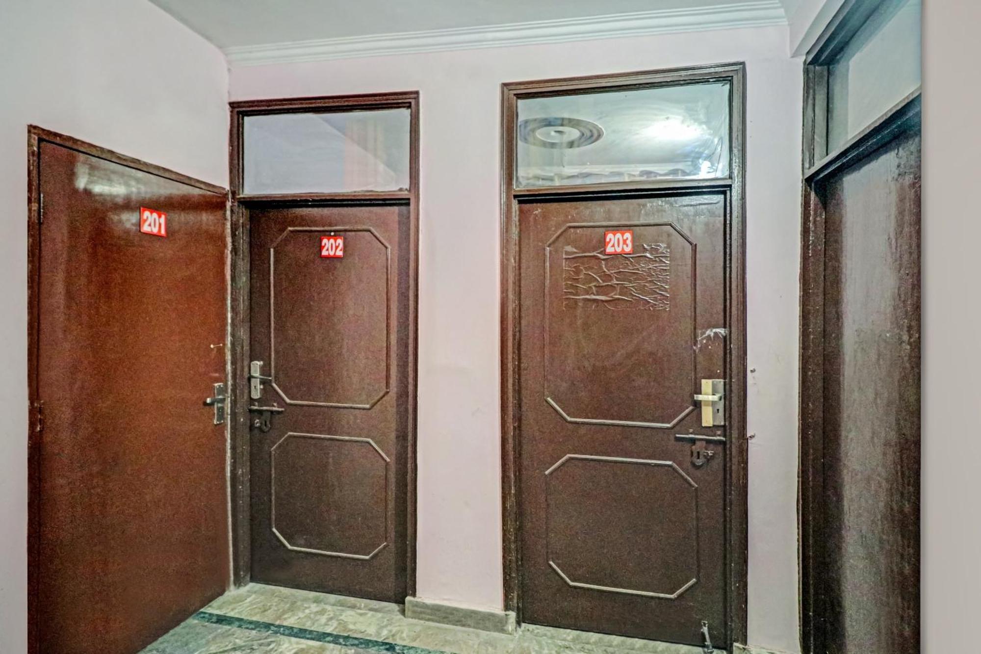 Hotel O Rj Villa Indirapuram Екстер'єр фото