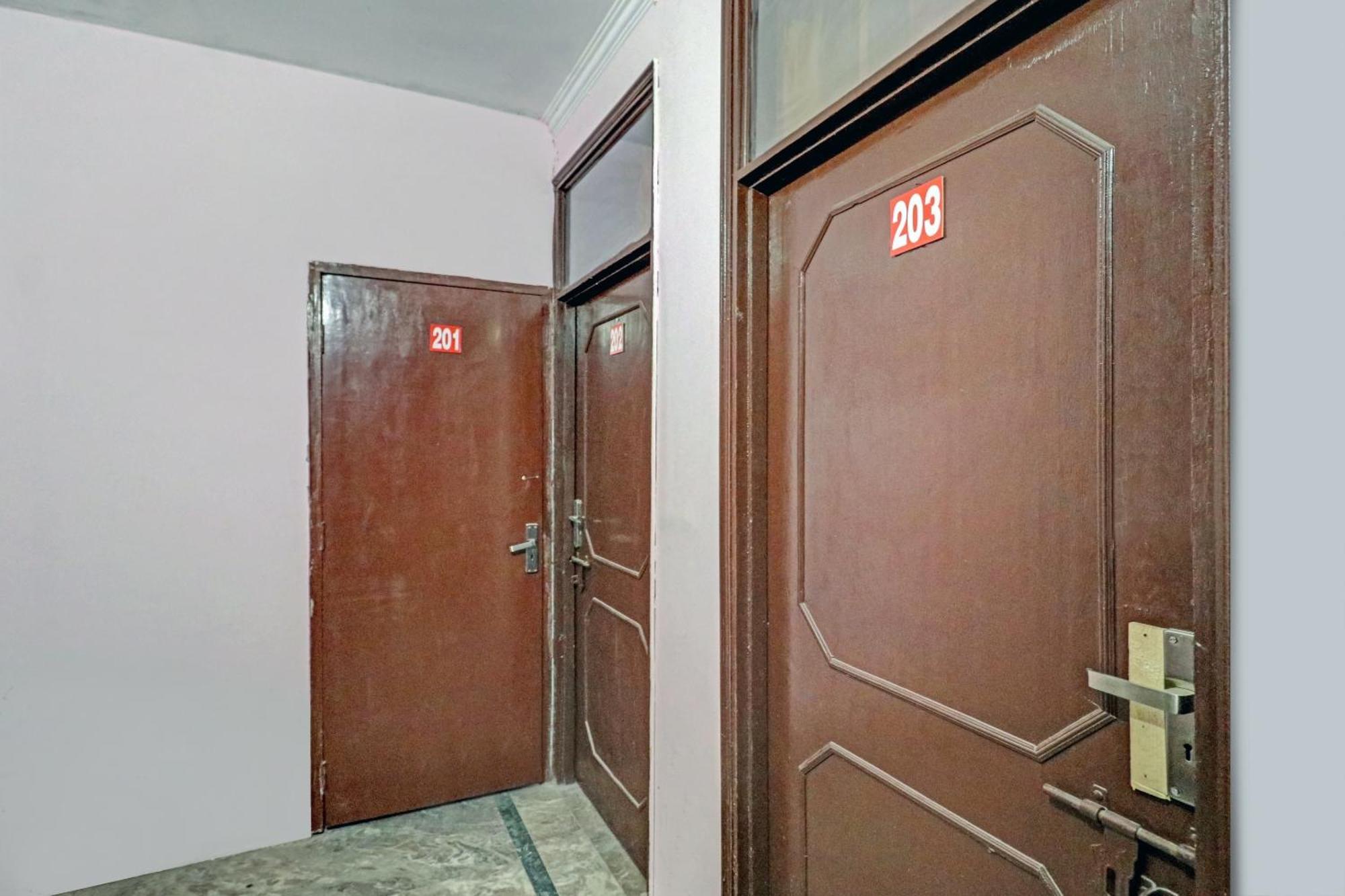Hotel O Rj Villa Indirapuram Екстер'єр фото